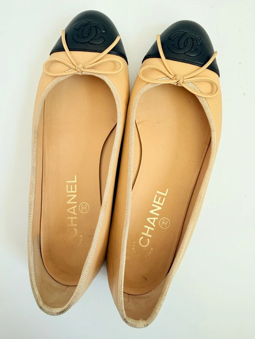 CHANEL G02819 Beige Black CC Cap Toe Leather Ballet Ballerina Flats 37.5